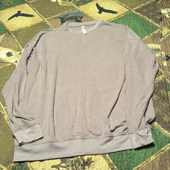 ALO Yoga Tops - Alo long sleeve